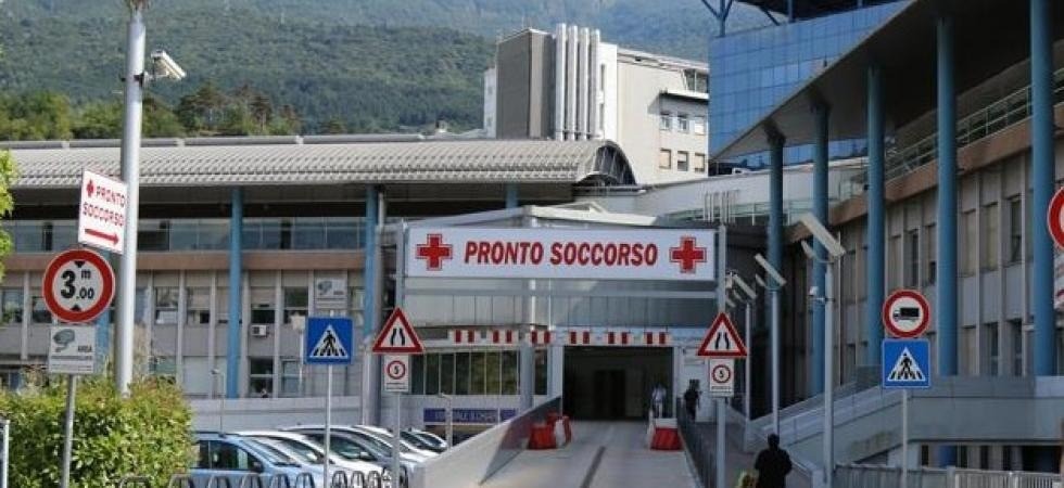 Febbre alta e va in ospedale